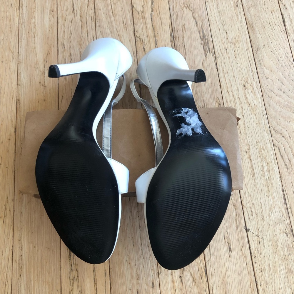 NWOT Guess Elegant White Heeled Sandals - Picture 7 of 15